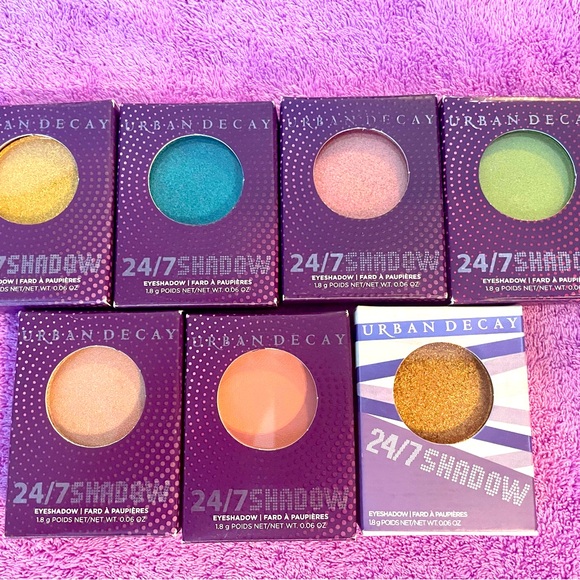 SOLD- Urban Decay 24/7 Shadows - Picture 1 of 2